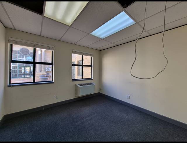 176M² OFFICE TO LET IN DUNKELD WEST